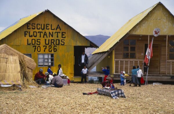 Perú defiende la educación intercultural bilingüe