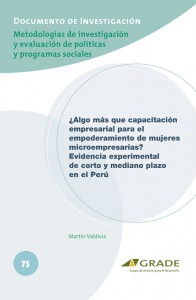 ¿Algo más que capacitación empresarial para el empoderamiento de mujeres microempresarias? Evidencia experimental de corto y mediano plazo en el Perú